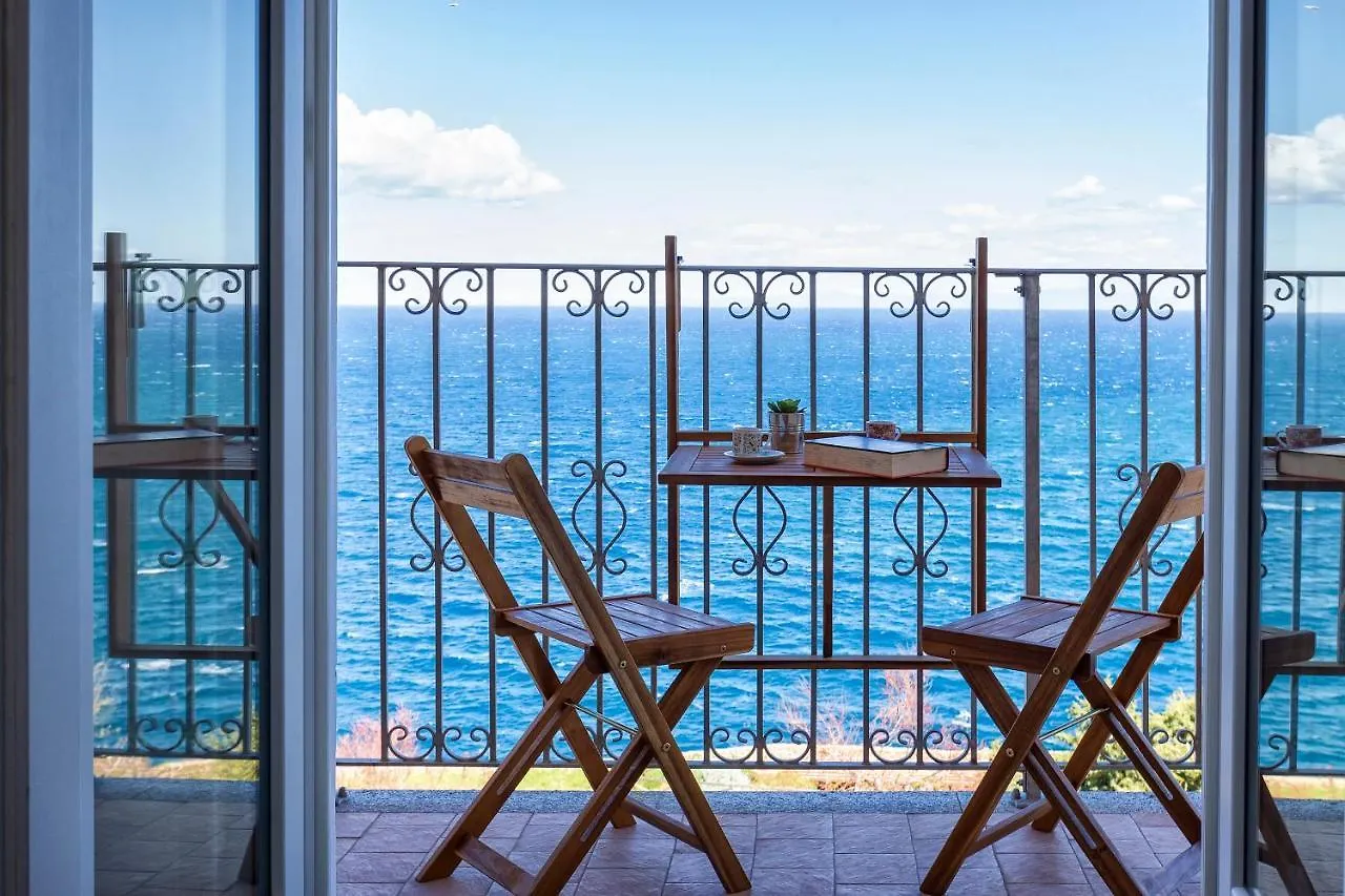 Cielo E Mare: Charming Seaside Retreat in Old Village Heart Castelsardo Italy