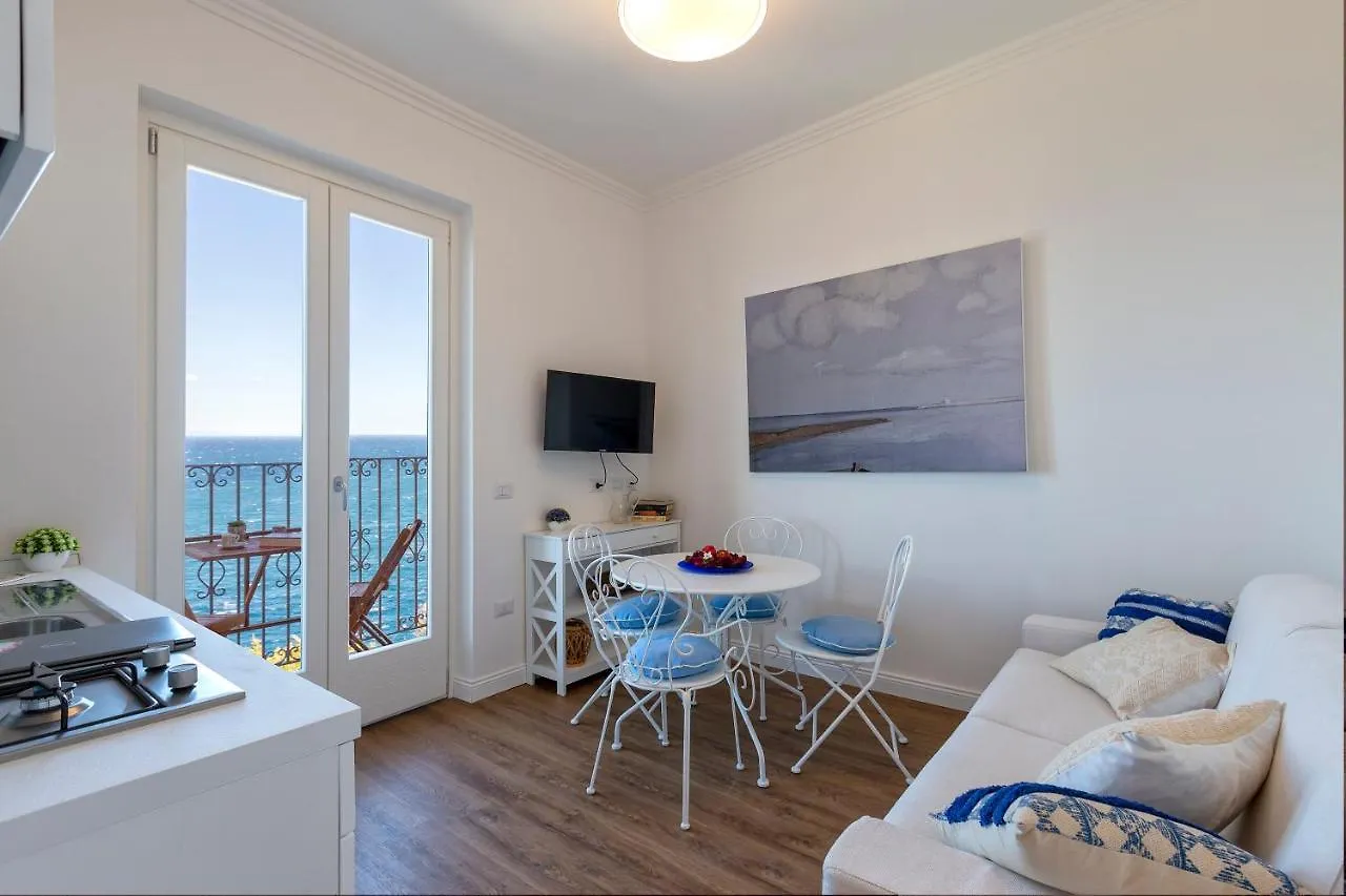 Apartment Cielo E Mare: Charming Seaside Retreat in Old Village Heart Castelsardo