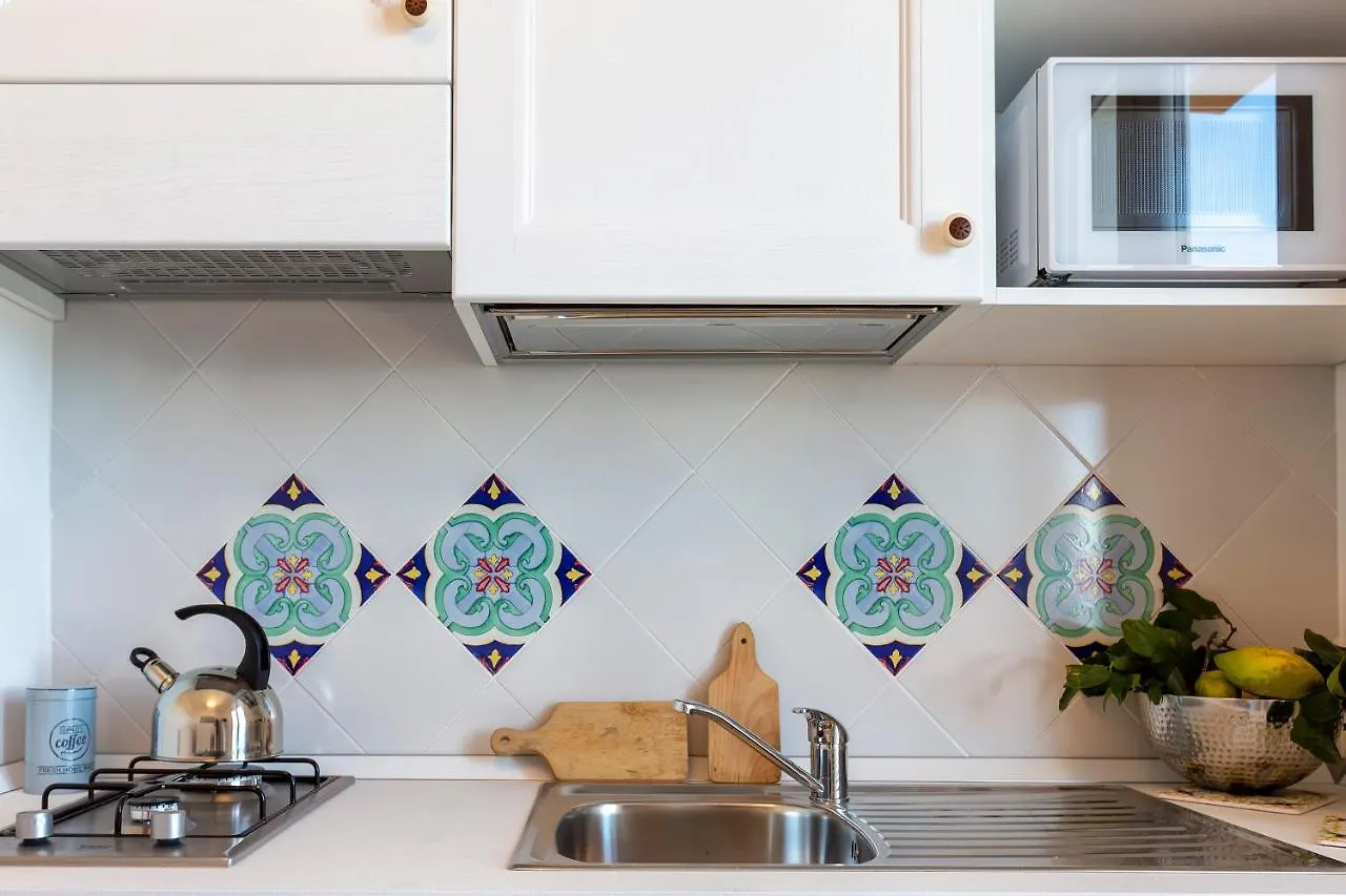 Cielo E Mare: Charming Seaside Retreat in Old Village Heart Castelsardo Italy