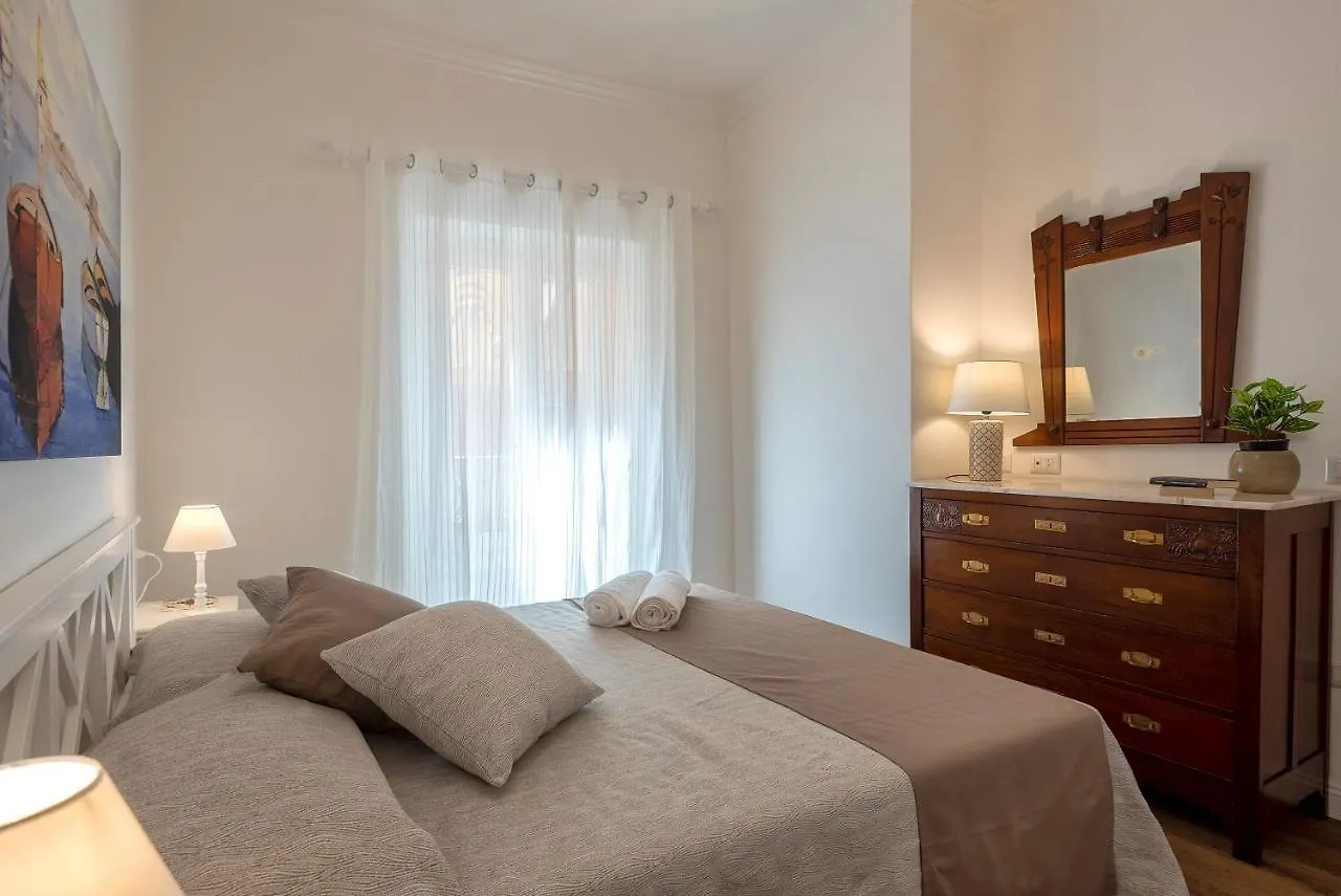 Cielo E Mare: Charming Seaside Retreat in Old Village Heart Castelsardo Apartment