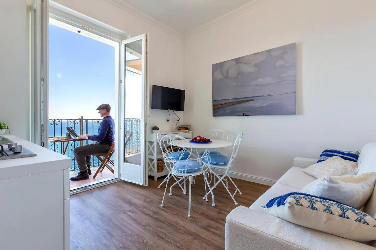 “Cielo E Mare”, Casetta Nel Cuore Del Borgo Antico / “Sky & Sea”, Charming In The Heart Of Old Village Castelsardo